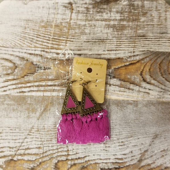 Beautiful fushia Bohemian tassle earrings - Picture 4 of 6
